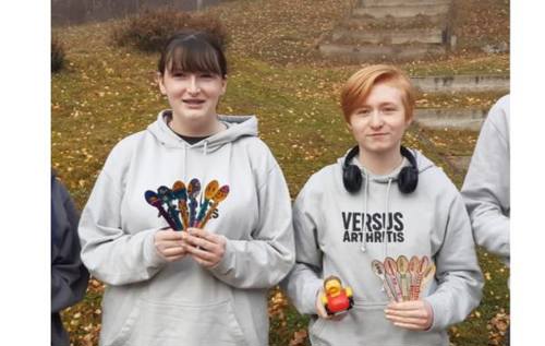 Eva and Sarah with decorated spoons