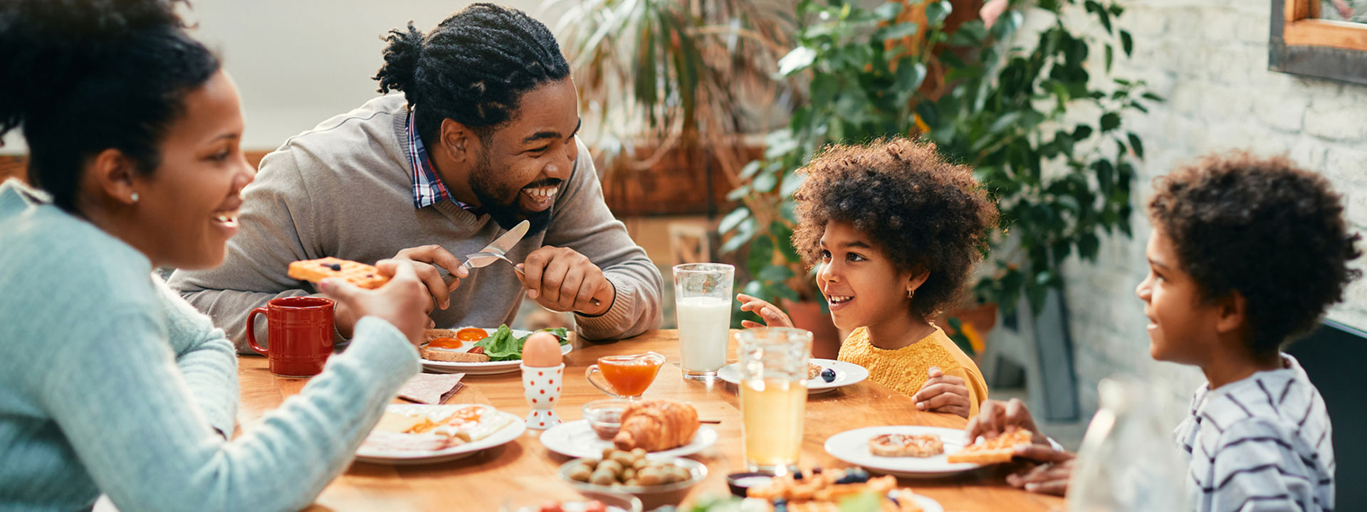 Family eating a healthy breakfast